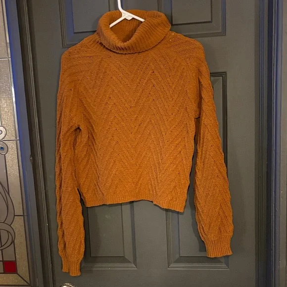 Cozy Autumn Turtleneck Sweater - Picture 3 of 5